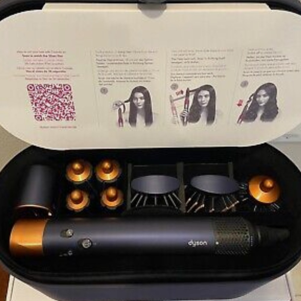 Dyson air wrap with all attachments and replacement filter
